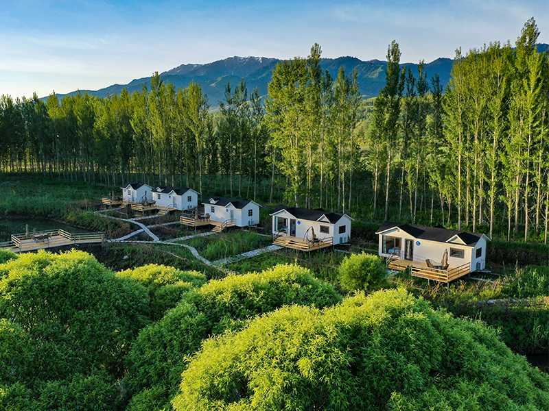 新疆那拉泉生态小木屋房车营地